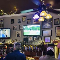 Henry's Uptown Bar