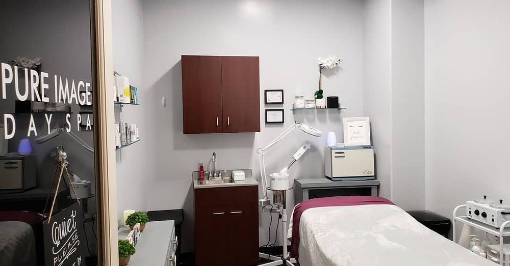 Pure Image Day Spa Logo