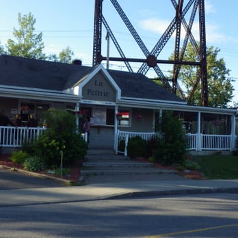 Casse-Croûte La Peltrie - a train crossing over a bridge - Fast Food Near Me - Quebec City, Quebec Casse-Croûte La Peltrie - a train crossing over a bridge - Fast Food Near Me - Quebec City, Quebec