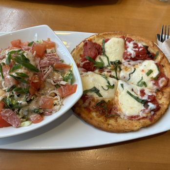 California Pizza Kitchen - This is the delicious gluten-free margarita pizza. Five out of five - Pizza Near Me - Portland, Oregon California Pizza Kitchen - This is the delicious gluten-free margarita pizza. Five out of five - Pizza Near Me - Portland, Oregon