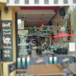 Hook - Entrada del bar.