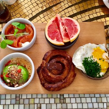 Mad & Kaffe - Smoked salmon, half a grapefruit, avocado with chili oil and almonds, chocolate pastry, fried egg with chives - Breakfast & Brunch Near Me - Copenhagen, 84