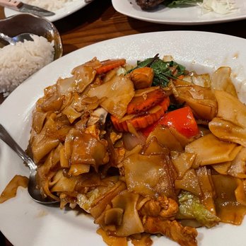 Pagarung Thai Cuisine - Spicy Wide Noodles - Thai Near Me - Oakland, California Pagarung Thai Cuisine - Spicy Wide Noodles - Thai Near Me - Oakland, California