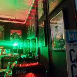 The White Rock Lounge - The bar