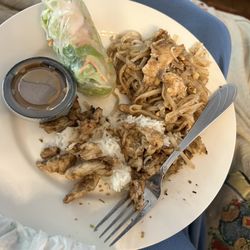 Mi Xao - Summer Roll, Lemongrass Chicken, Chicken Pad Thai! Order the extra sauce!