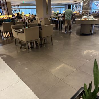 Emirates Business Lounge - Lounge dining area - Airport Lounges Near Me - Los Angeles, California
