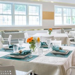 Emerge Nursing and Rehabilitation at Glen Cove - Dining room
