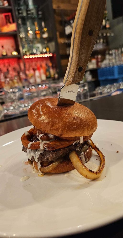 Arlington Public House Logo