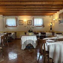 Alla Pasina - One of the interior dining spaces