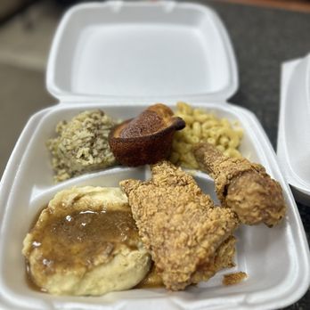The Oxtail Factory - Fried Chicken w/ cajun rice, mac'n cheese, mashed potatoes, and cornbread - Soul Food Near Me - Hearne, Texas The Oxtail Factory - Fried Chicken w/ cajun rice, mac'n cheese, mashed potatoes, and cornbread - Soul Food Near Me - Hearne, Texas