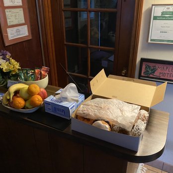 Maples Motel - Delicious donuts, fruit and granola bars every morning by 7am! - Hotels Near Me - Sandusky, Ohio