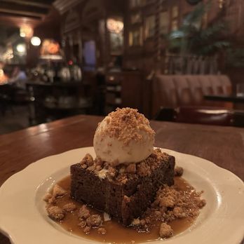 Armitage Alehouse - Sticky Date Cake - Pubs Near Me - Chicago, Illinois