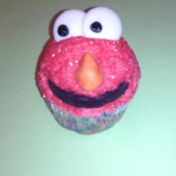 Kims Create a Cake - Elmo Cupcake