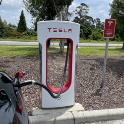 Tesla Supercharger - Charge next to Popstroke