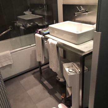Hotel Sixty Two - Well appointed bathrooms. - Hotels Near Me - Barcelona, B