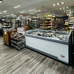 Shore 's Food Market - Interior