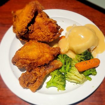 Flo's V8 Cafe - Flo's Famous Fried Chicken - Cafes Near Me - Anaheim, California