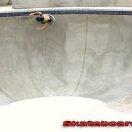 "Skater Mom" Juliann on the big bowl "Skater Mom" Juliann on the big bowl