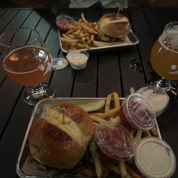 Headlands Brewing - Smash burger and beers - Beer Gardens Near Me - Walnut Creek, California Headlands Brewing - Smash burger and beers - Beer Gardens Near Me - Walnut Creek, California