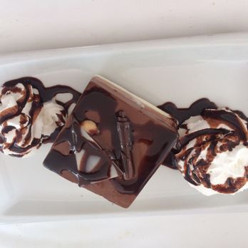 El Canarias Playa - Tarta de 3 chocolates - Mediterranean Near Me - Torremolinos, Massachusetts El Canarias Playa - Tarta de 3 chocolates - Mediterranean Near Me - Torremolinos, Massachusetts