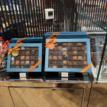Venchi - Chocolatiers & Shops Near Me - Millburn, New Jersey