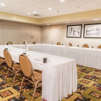 DoubleTree by Hilton Hotel Holland - Meeting Room - Hotels Near Me - Holland, Michigan DoubleTree by Hilton Hotel Holland - Meeting Room - Hotels Near Me - Holland, Michigan