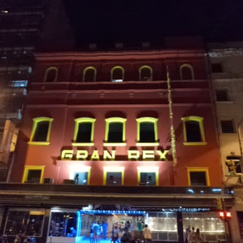 Cines Gran Rex - Fachada nocturna del cine Gran Rex - Cinema Near Me - Córdoba, X