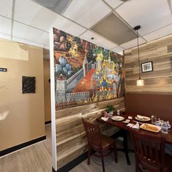 Thai Dish Restaurant - Pretty interior and seating area (very clean and nice!)