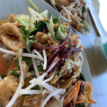 Fú Asian Grill - Hawaiian chicken & spicy chili chicken bowl - Vegetarian Near Me - Omaha, Nebraska