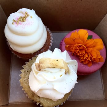 A Bakeshop - Strawberry, banana and vanilla salted caramel macaron - Bakeries Near Me - Phoenix, Arizona