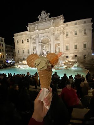Gelato in Trevi by null