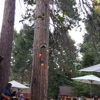 LouEddie's Pizza - Outside seating area - Pizza Near Me - Skyforest, California