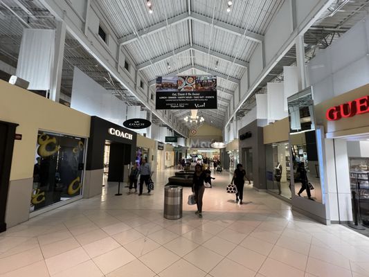 Dolphin Mall by null