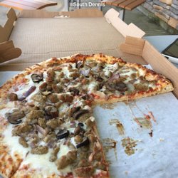 Cumberland Farms - Working on my mushroom, sausage, onion pizza, made fresh!