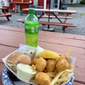 Dunton's Doghouse - Immediate seating was available! - Hot Dogs Near Me - Boothbay Harbor, Maine Dunton's Doghouse - Immediate seating was available! - Hot Dogs Near Me - Boothbay Harbor, Maine