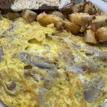 Boulevard Diner - Bakeries Near Me - Whitesboro, New York