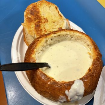 Splash Cafe - Clam Chowder BREAD BOWL - American Near Me - Pismo Beach, California Splash Cafe - Clam Chowder BREAD BOWL - American Near Me - Pismo Beach, California
