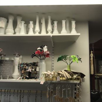 Prescott Antiques - Vases - Antiques Near Me - Prescott, Arizona Prescott Antiques - Vases - Antiques Near Me - Prescott, Arizona