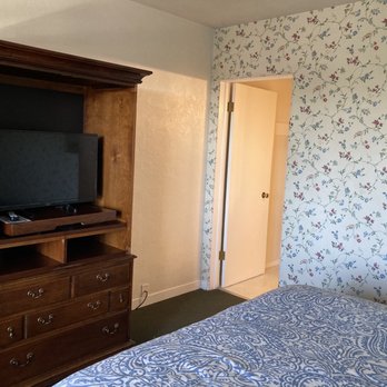 Hofsas House - Queen by poolside - Hotels Near Me - Carmel, California Hofsas House - Queen by poolside - Hotels Near Me - Carmel, California