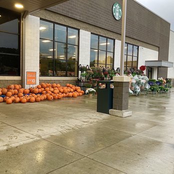 Kroger - Storefront Autumn display - Grocery Near Me - Atlanta, Georgia