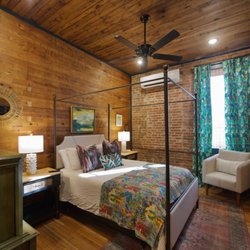 The Buzzard's Roost Bar & Inn
