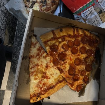 Mombo's Pizza - Pizza Near Me - Santa Rosa, California