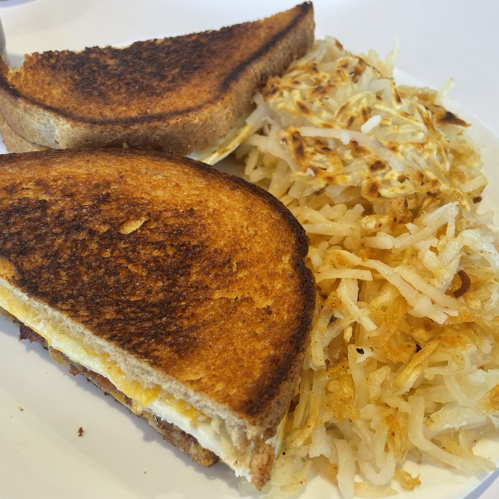 Breakfast sandwich with hashbrowns