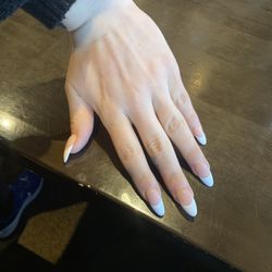 Nail Studio - French tip acrylic