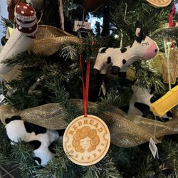 Redhead Creamery - Christmas tree in the gift/cheese shop