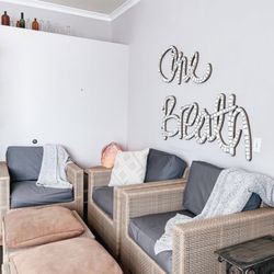 The Apothecary Spa - Cozy Sanctuary Waiting Area