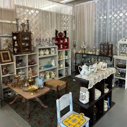 Victoria's - Collectibles