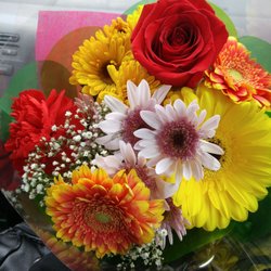 $10.95 bouquet. A single short stem rose was $5 and long stem at $8. Might as well pay a little more to enjoy some more colours.