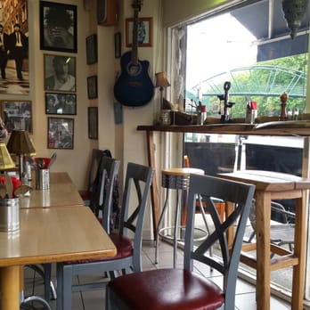 Javaholics - Cafes Near Me - Fairview, D