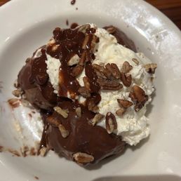 Chocolate ice cream sundae
